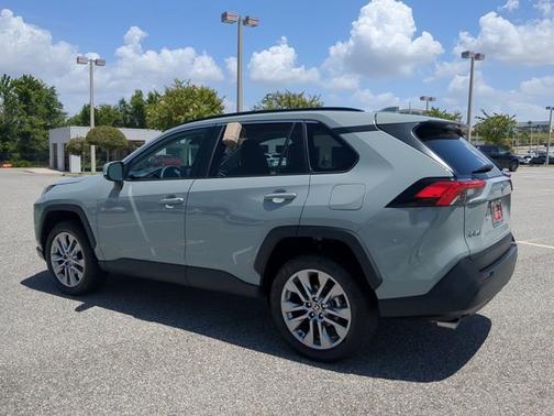 2022 Toyota RAV4 XLE Premium