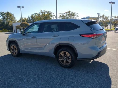 2022 Toyota Highlander Hybrid Bronze Edition