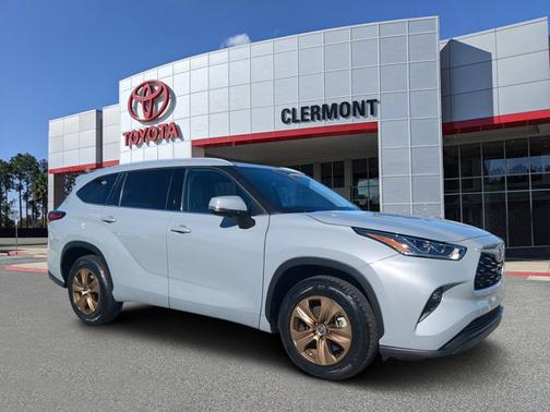 2022 Toyota Highlander Hybrid Bronze Edition