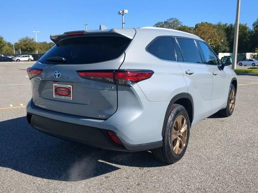 2022 Toyota Highlander Hybrid Bronze Edition