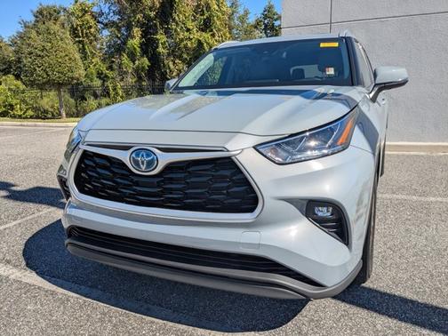 2022 Toyota Highlander Hybrid Bronze Edition
