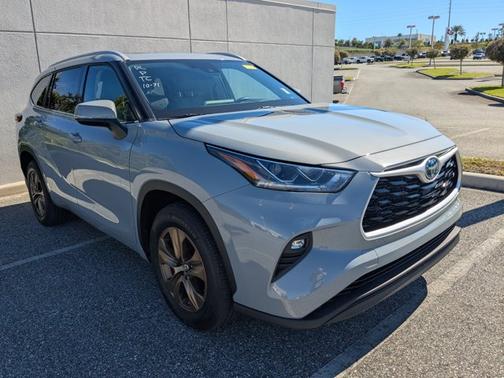 2022 Toyota Highlander Hybrid Bronze Edition