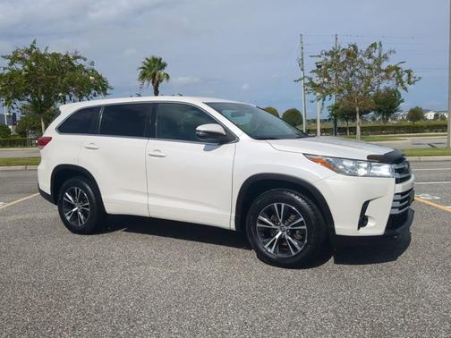 2018 Toyota Highlander LE