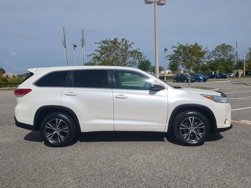 2018 Toyota Highlander LE