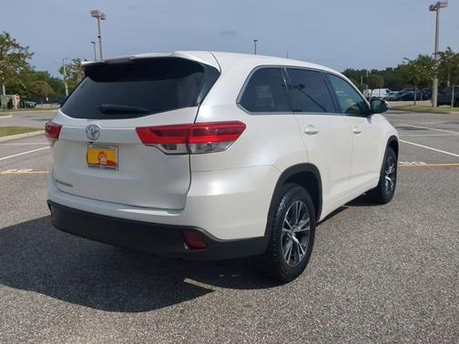 2018 Toyota Highlander LE