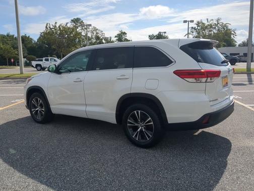 2018 Toyota Highlander LE
