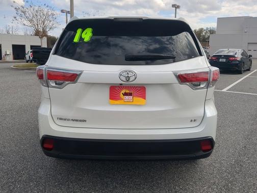 2014 Toyota Highlander LE