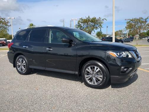 2020 Nissan Pathfinder S