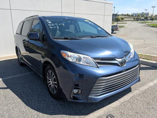 2018 Toyota Sienna XLE