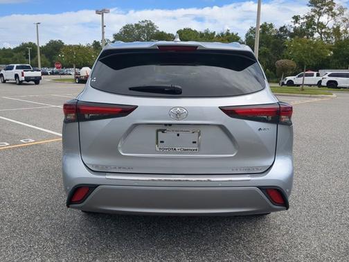 2025 Toyota Highlander Hybrid Platinum