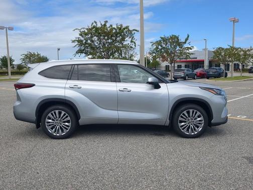 2025 Toyota Highlander Hybrid Platinum