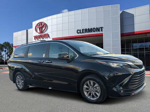 2025 Toyota Sienna XLE