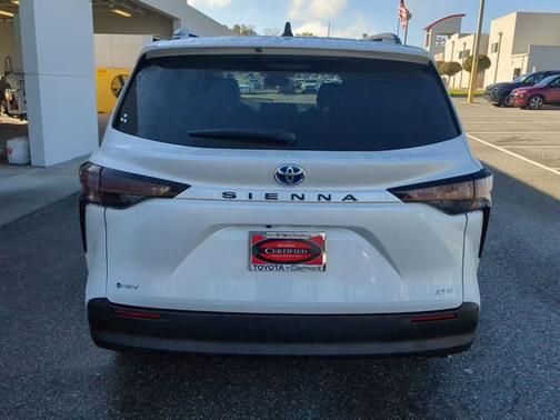 2025 Toyota Sienna XLE