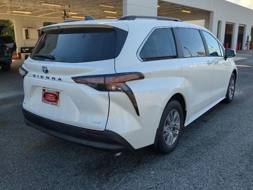 2025 Toyota Sienna XLE