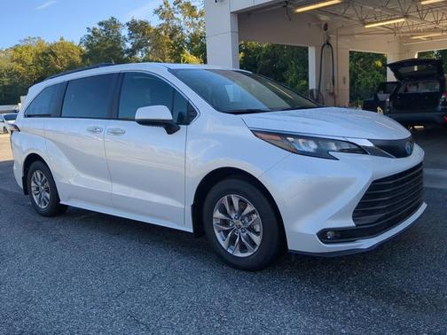 2025 Toyota Sienna XLE