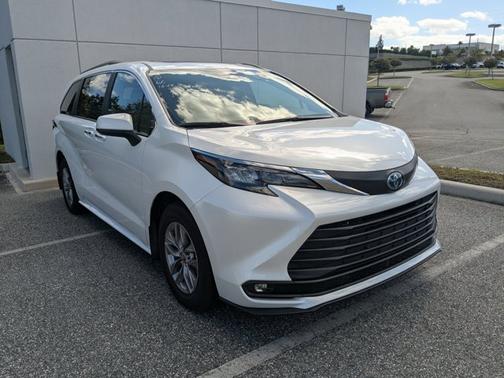2025 Toyota Sienna XLE