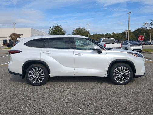 2026 Toyota Highlander Platinum