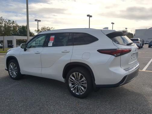 2026 Toyota Highlander Platinum