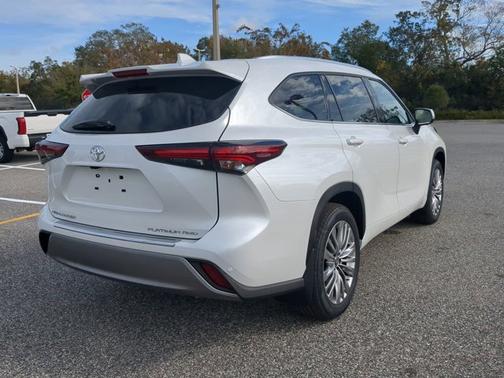 2026 Toyota Highlander Platinum