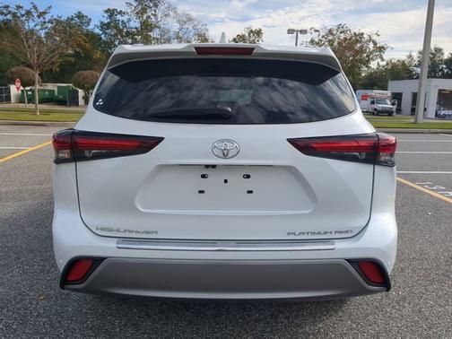 2026 Toyota Highlander Platinum