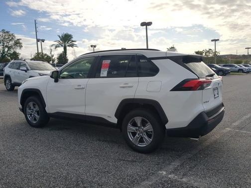 2025 Toyota RAV4 Hybrid XLE