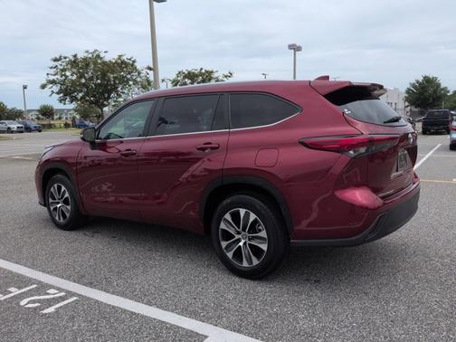 Pearl 2023 Toyota Highlander XLE