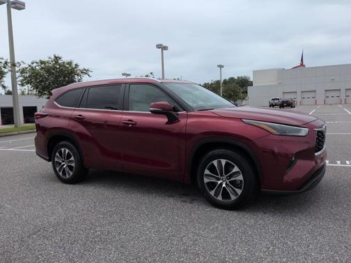 Pearl 2023 Toyota Highlander XLE