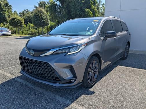 2021 Toyota Sienna XSE 7 Passenger