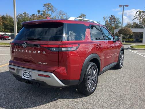 2023 Nissan Pathfinder SL