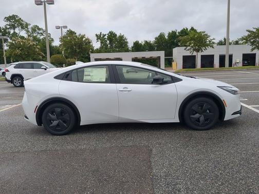 2025 Toyota Prius LE