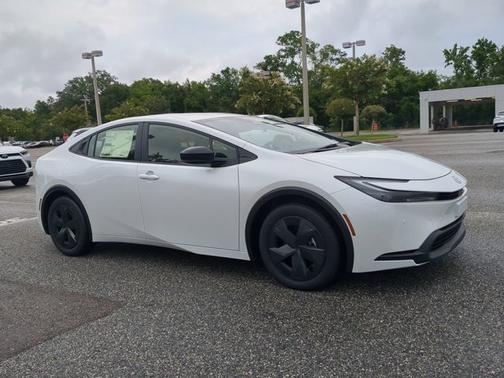 2025 Toyota Prius LE