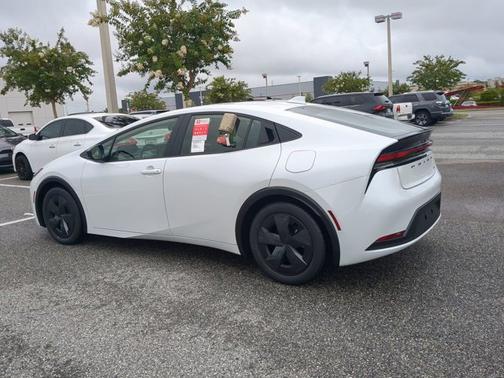 2025 Toyota Prius LE