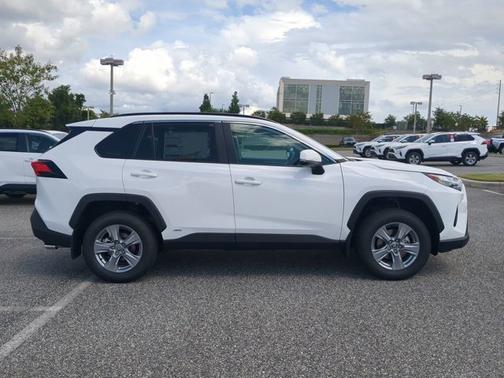2025 Toyota RAV4 Hybrid XLE