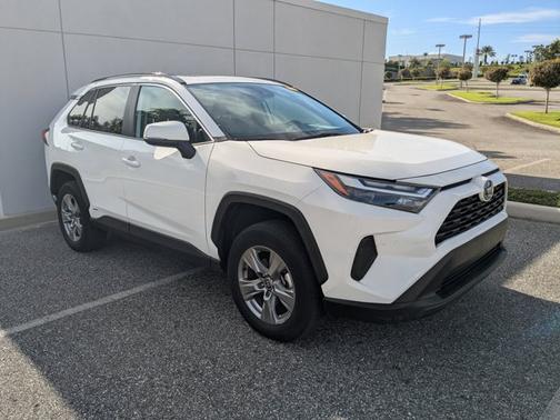 2022 Toyota RAV4 Hybrid XLE