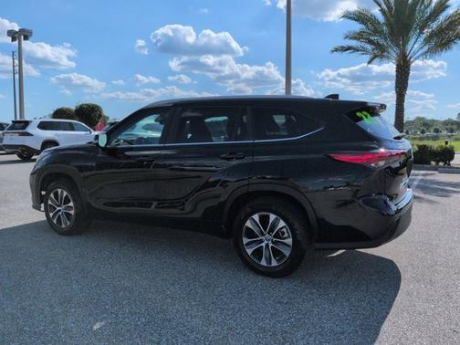 Midnight Black Metallic 2023 Toyota Highlander XLE