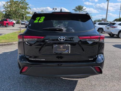 Midnight Black Metallic 2023 Toyota Highlander XLE
