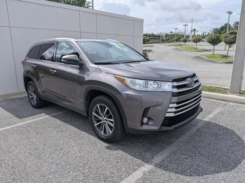 Predawn Gray Mica 2019 Toyota Highlander XLE