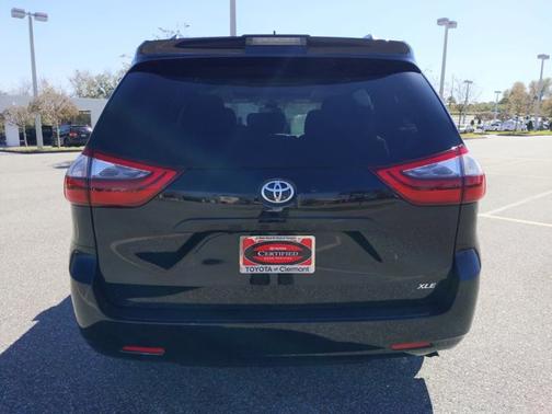 2020 Toyota Sienna XLE