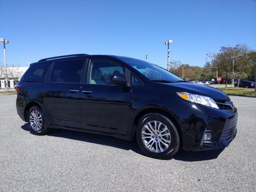 2020 Toyota Sienna XLE