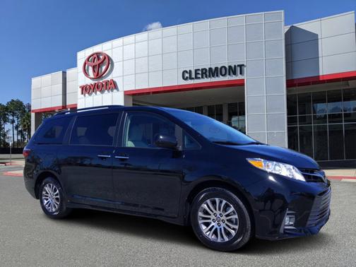 2020 Toyota Sienna XLE