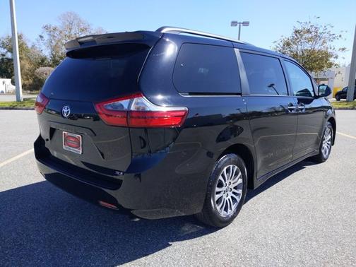 2020 Toyota Sienna XLE