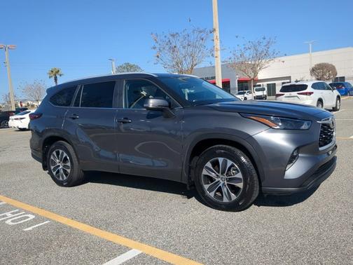 2025 Toyota Highlander XLE