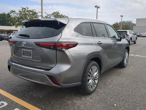 2025 Toyota Highlander Platinum