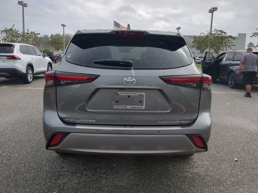 2025 Toyota Highlander Platinum