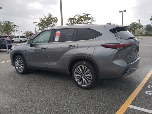 2025 Toyota Highlander Platinum