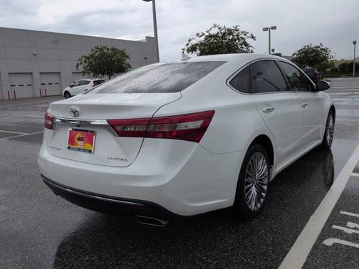 Blizzard Pearl 2017 Toyota Avalon Limited