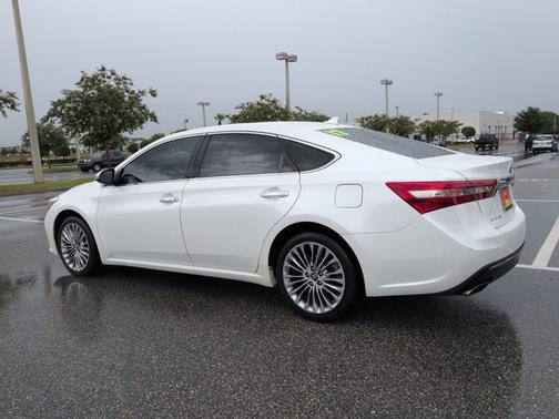Blizzard Pearl 2017 Toyota Avalon Limited