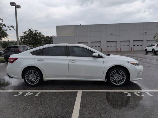 Blizzard Pearl 2017 Toyota Avalon Limited