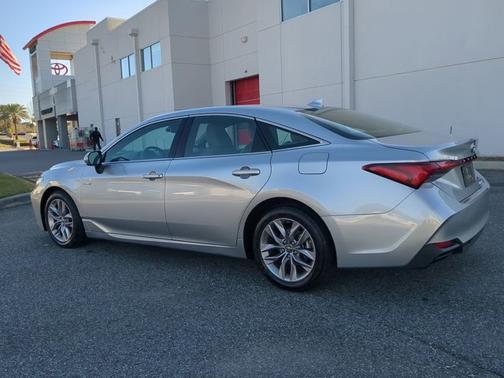 2019 Toyota Avalon Hybrid XLE