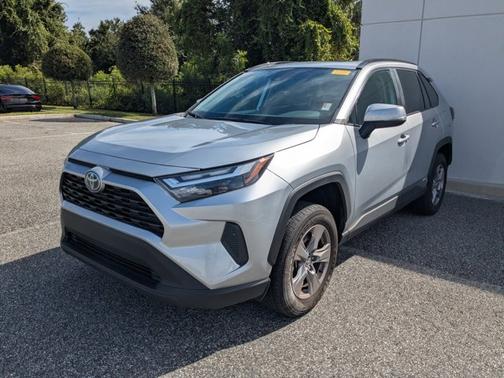 2022 Toyota RAV4 Hybrid XLE